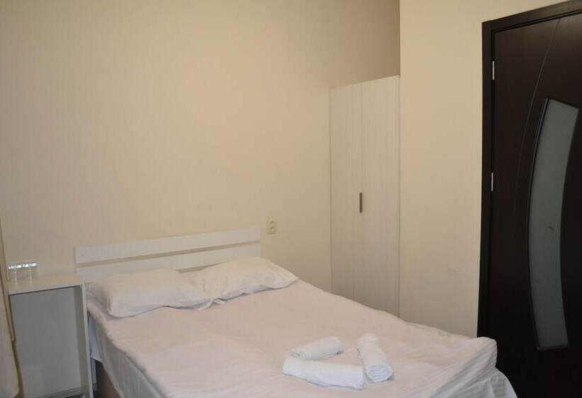 اتاق اکونومی, Rustaveli 36