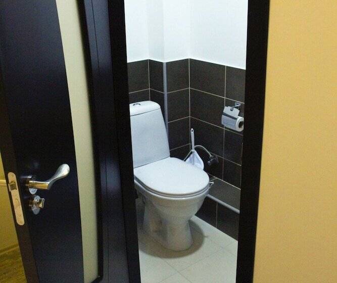 اتاق اکونومی, Rustaveli 36