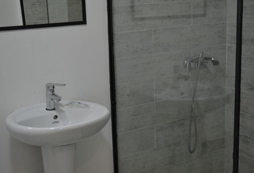 اتاق استاندارد, Rustaveli 36