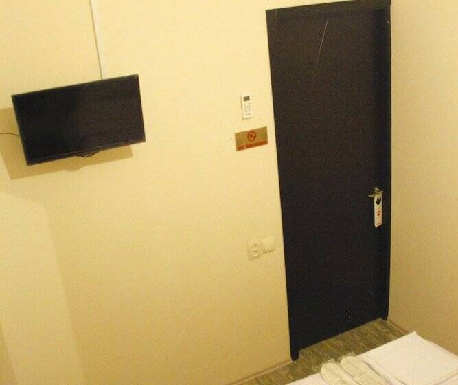 اتاق اکونومی, Rustaveli 36