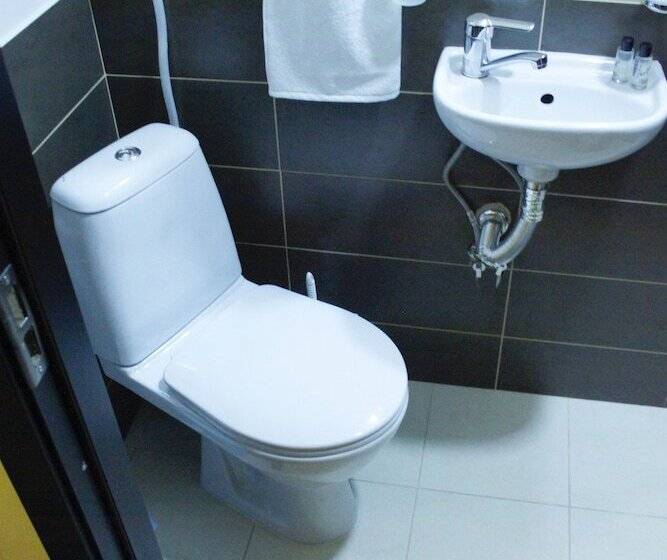 اتاق اکونومی, Rustaveli 36