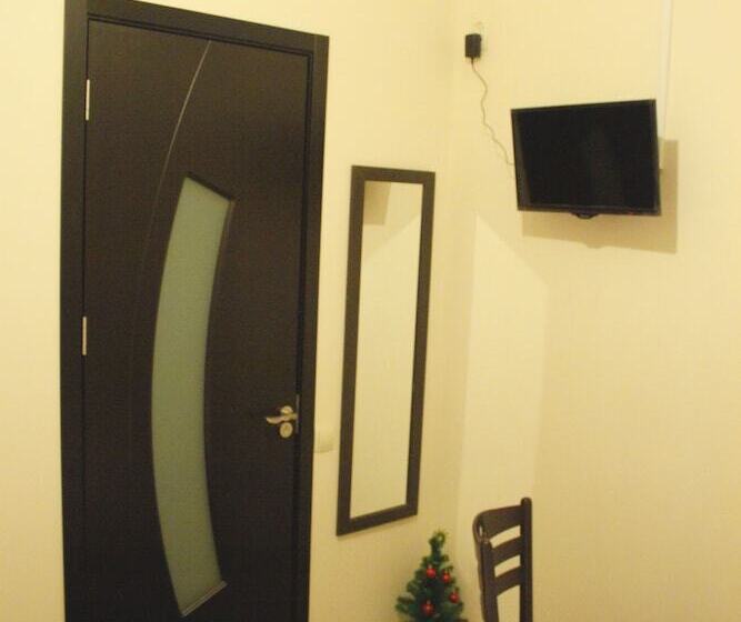 اتاق اکونومی, Rustaveli 36