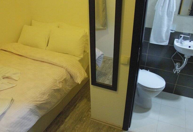 اتاق اکونومی, Rustaveli 36