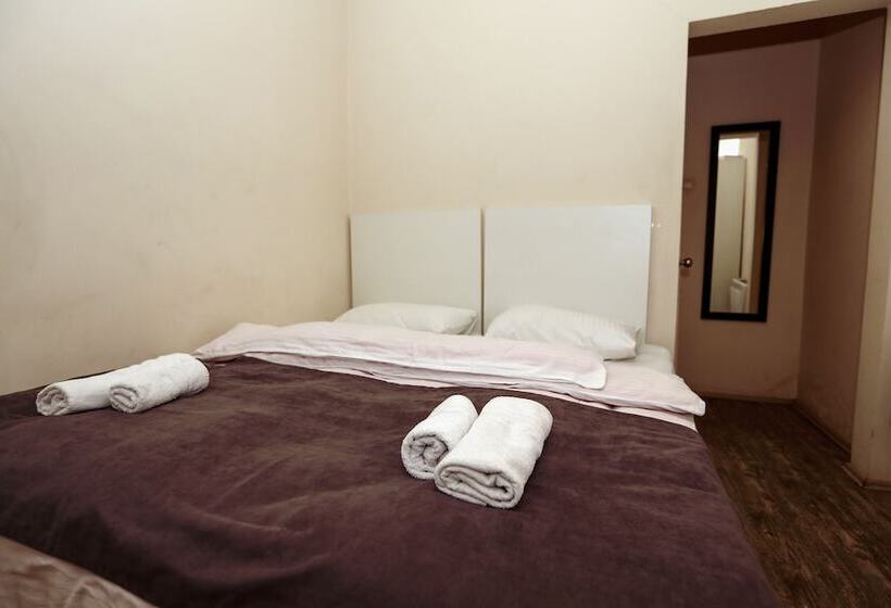 اتاق استاندارد, Rustaveli 36