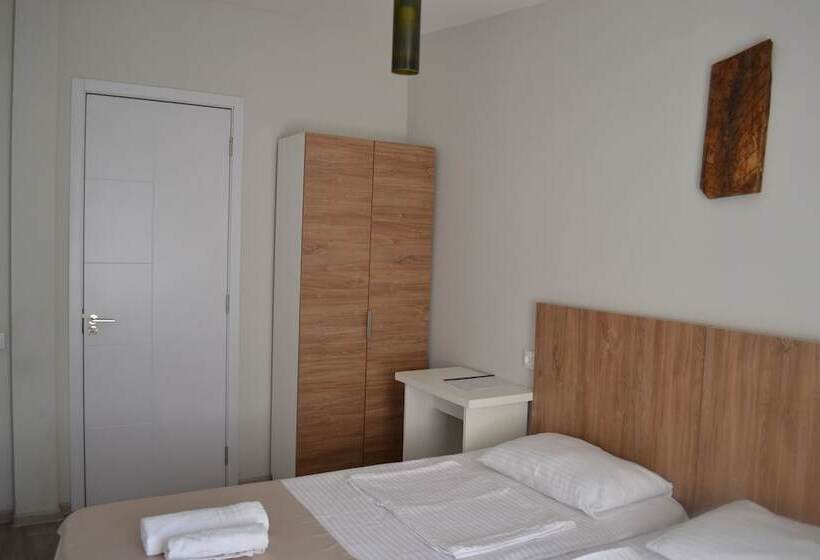 اتاق استاندارد, Rustaveli 36