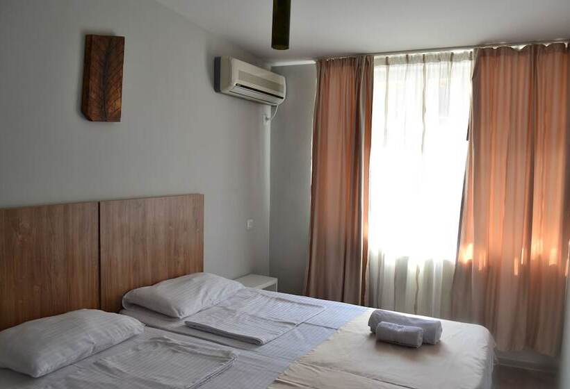 اتاق استاندارد, Rustaveli 36