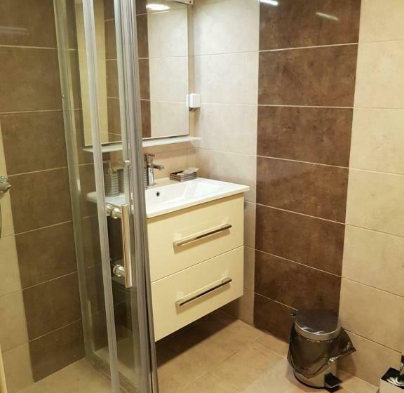 סוויטת ג'וניור, Pansion River