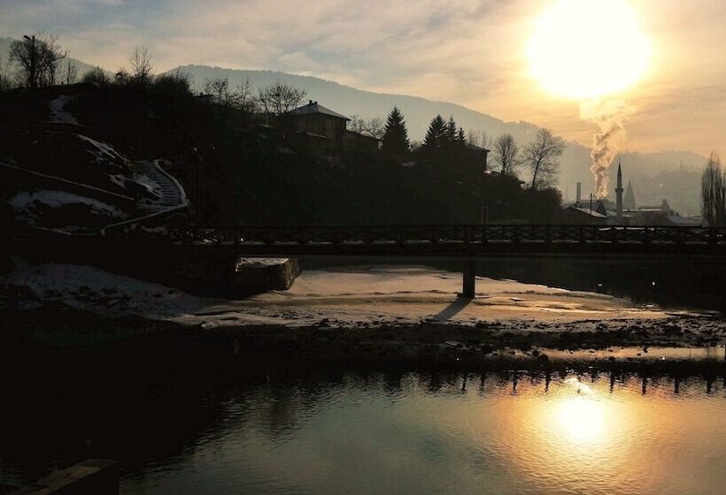 חדר קומפורט לשלושה, Pansion River