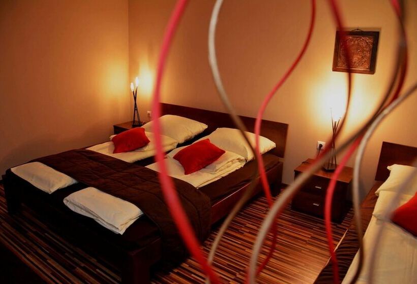 חדר קומפורט לשלושה, Pansion River