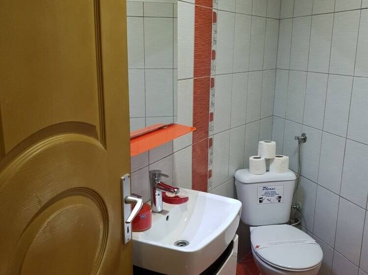 חדר רומנטי, Pansion River