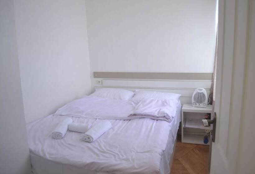 اتاق استاندارد, Rustaveli 36