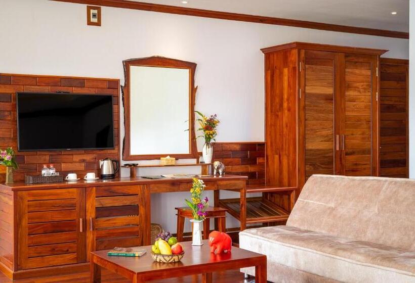 غرفة ديلوكس مطلة على حمام السباحة, Khmer House Resort