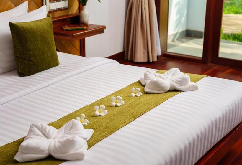 غرفة ديلوكس مطلة على حمام السباحة, Khmer House Resort