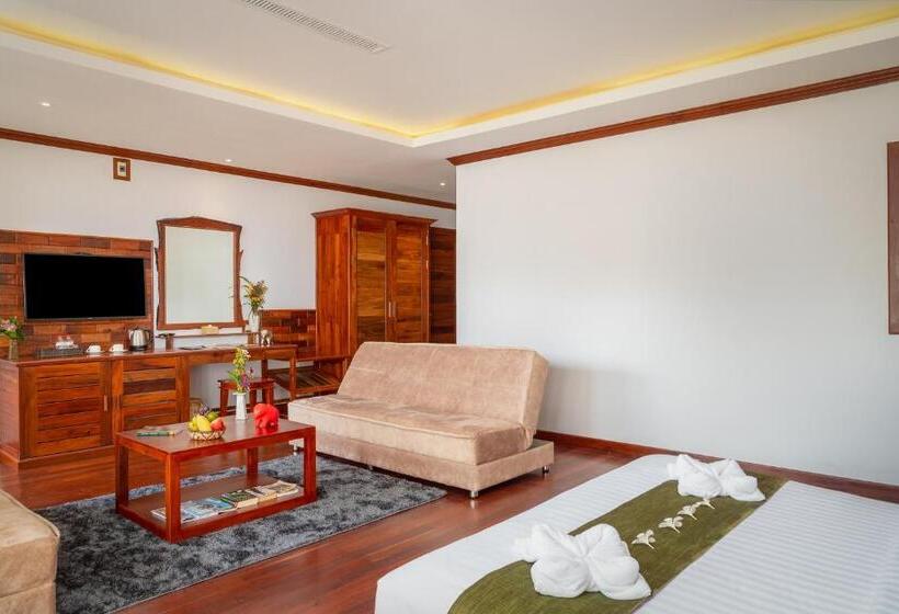 غرفة ديلوكس مطلة على حمام السباحة, Khmer House Resort