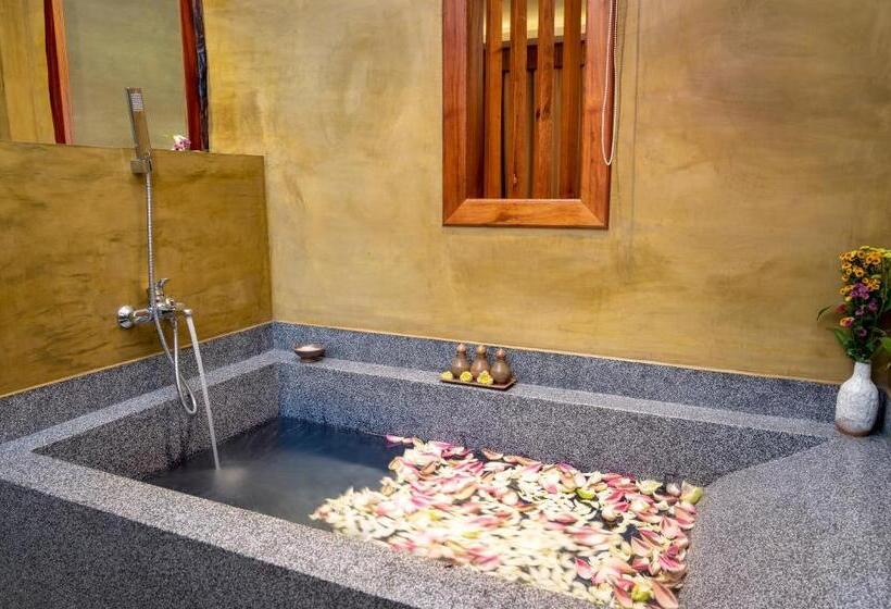 غرفة ديلوكس مطلة على حمام السباحة, Khmer House Resort