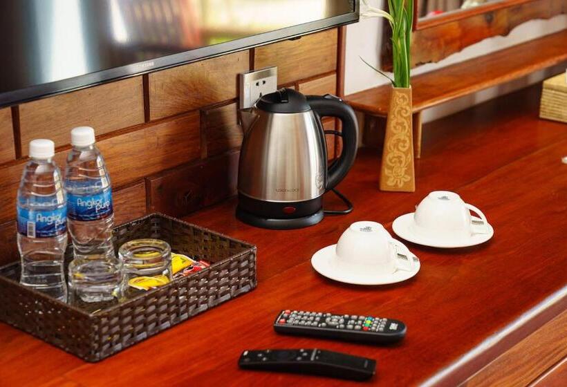 غرفة ديلوكس مطلة على حمام السباحة, Khmer House Resort