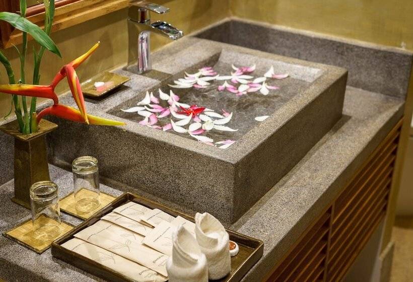 غرفة ديلوكس مطلة على حمام السباحة, Khmer House Resort