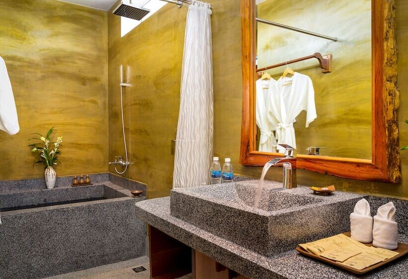 غرفة ديلوكس مطلة على حمام السباحة, Khmer House Resort