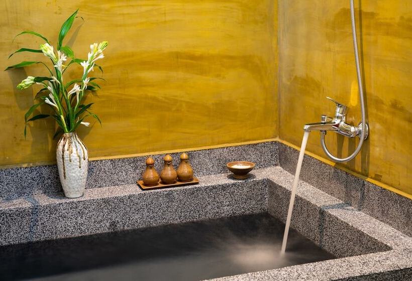 غرفة ديلوكس مطلة على حمام السباحة, Khmer House Resort