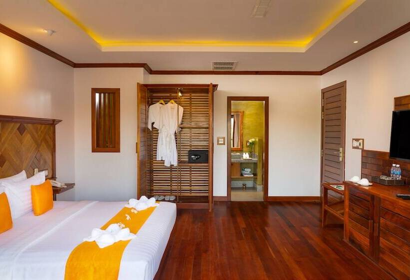 غرفة ديلوكس مطلة على حمام السباحة, Khmer House Resort