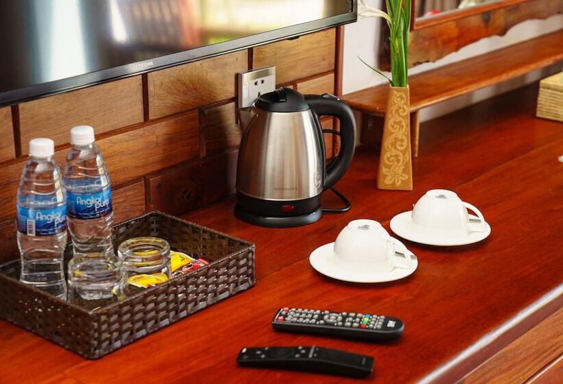 プールの見えるデラックスルーム, Khmer House Resort