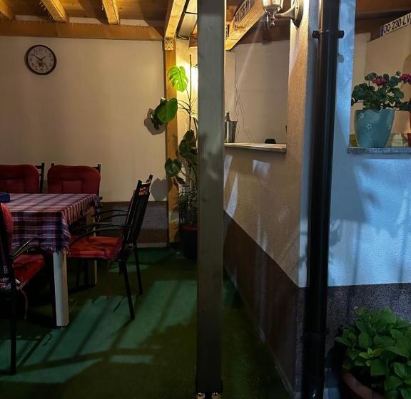 استودیو خانوادگی, Guest House Nana