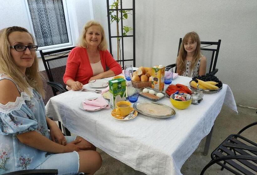 اتاق استاندارد سه نفره, Guest House Nana