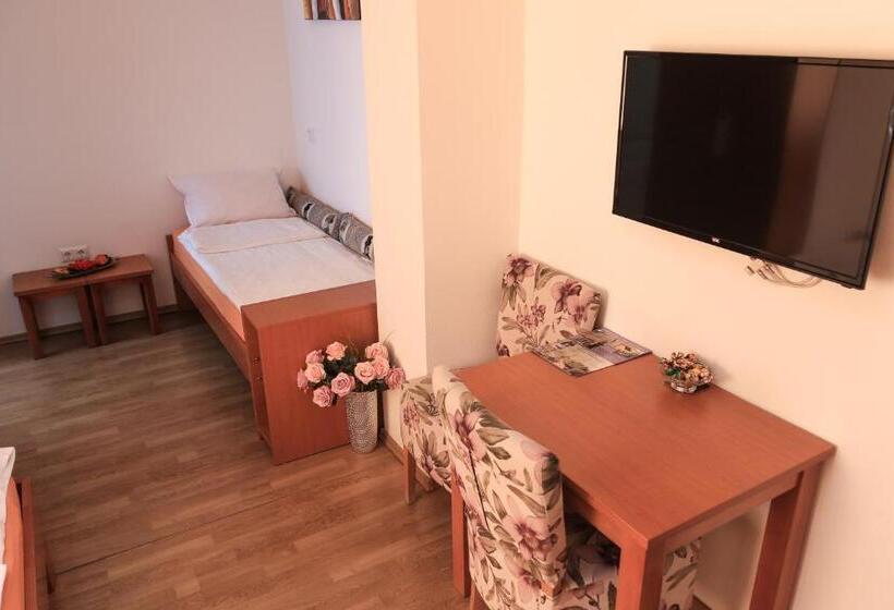 اتاق استاندارد سه نفره, Pansion Centar