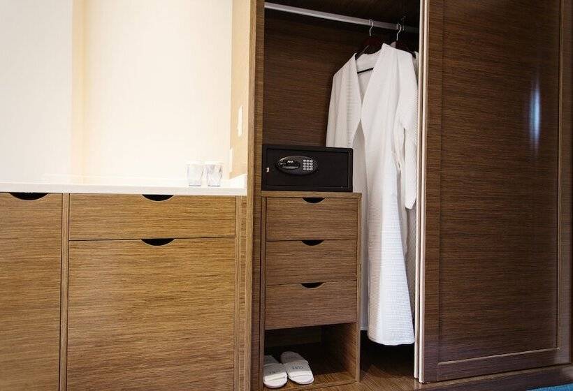 اتاق استاندارد با چشم‌انداز دریا, Cove Resort Palau