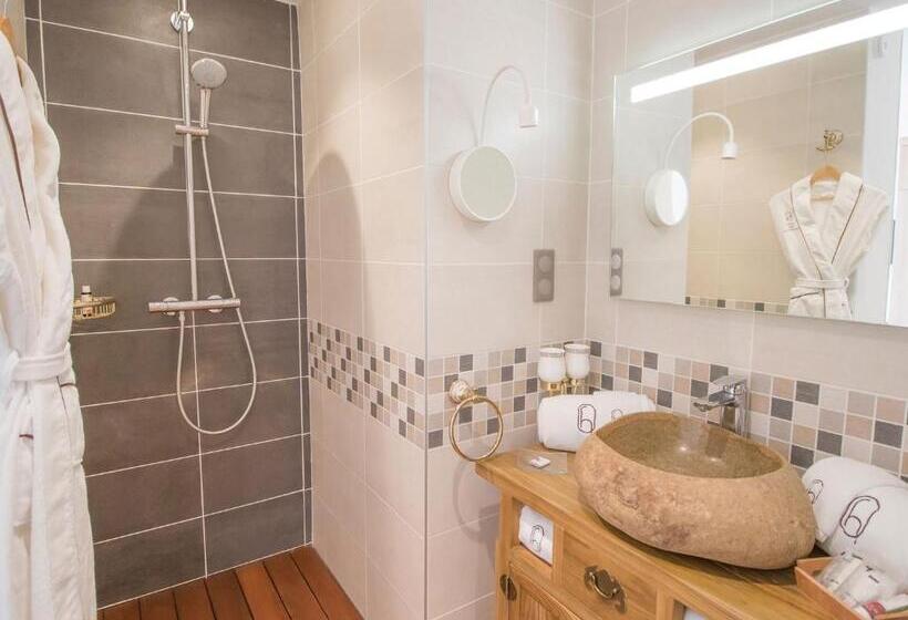 اتاق پرمیوم, Des Quinconces