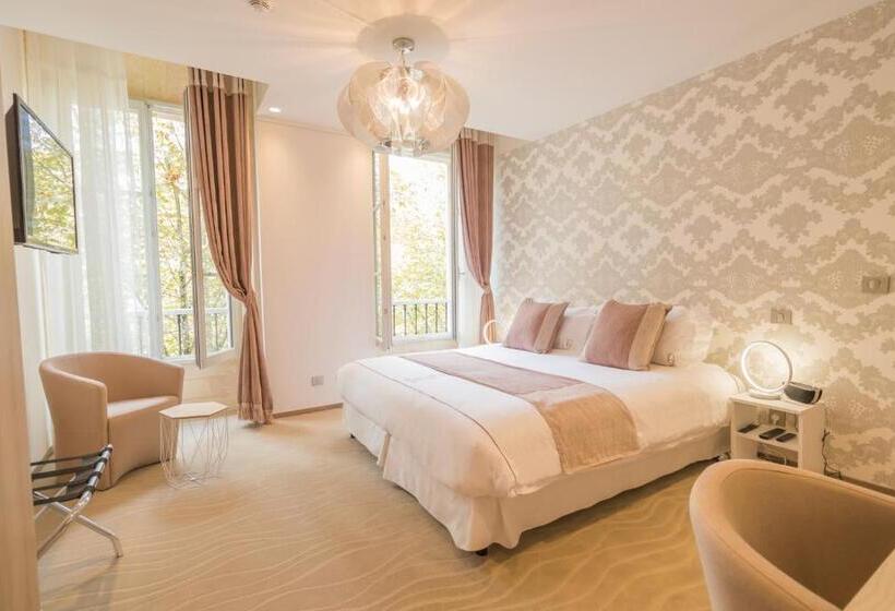 اتاق پرمیوم, Des Quinconces