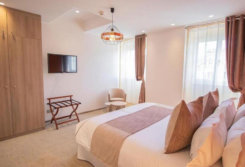 اتاق پرمیوم, Des Quinconces