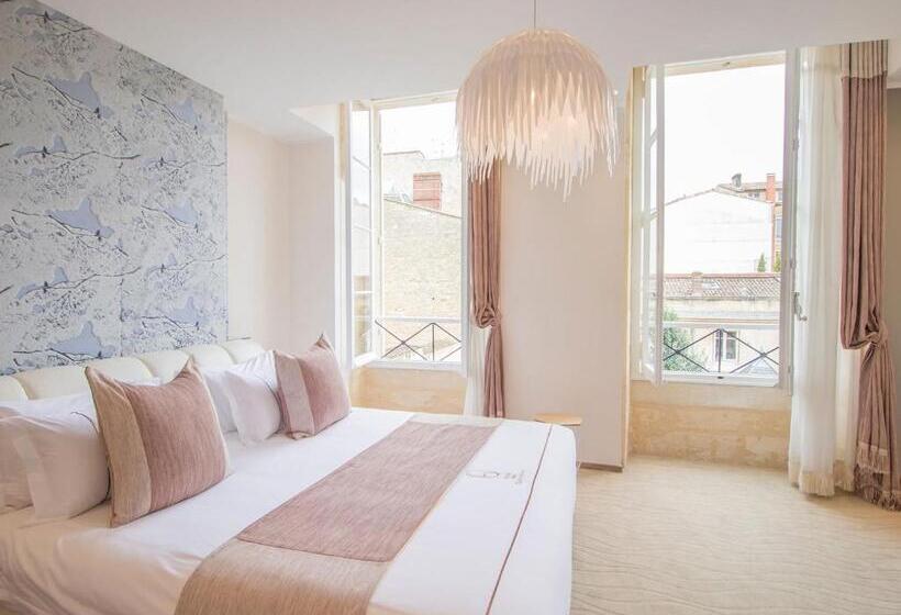 اتاق لوکس, Des Quinconces