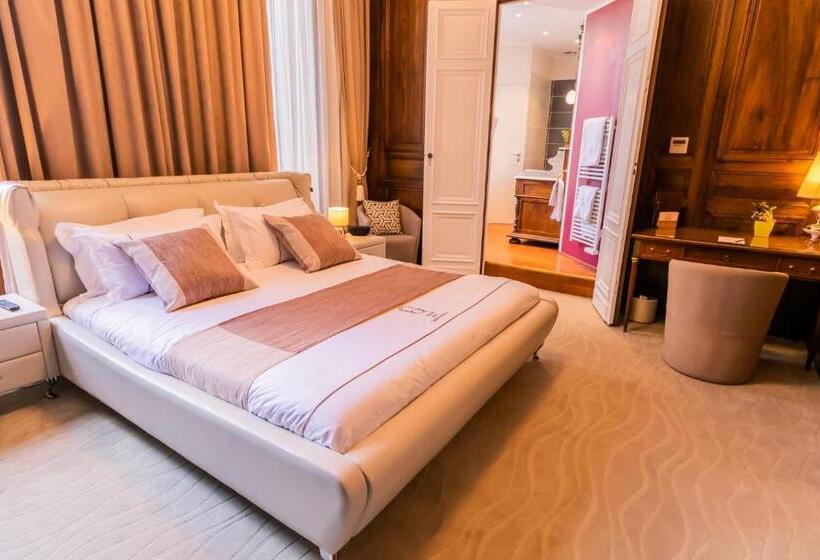 سوییت با چشمانداز باغ, Des Quinconces