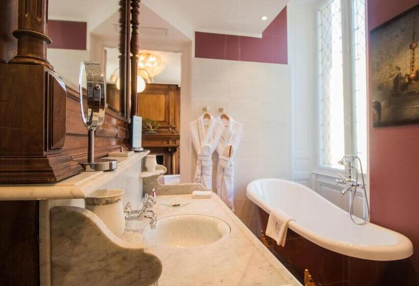 سوییت با چشمانداز باغ, Des Quinconces