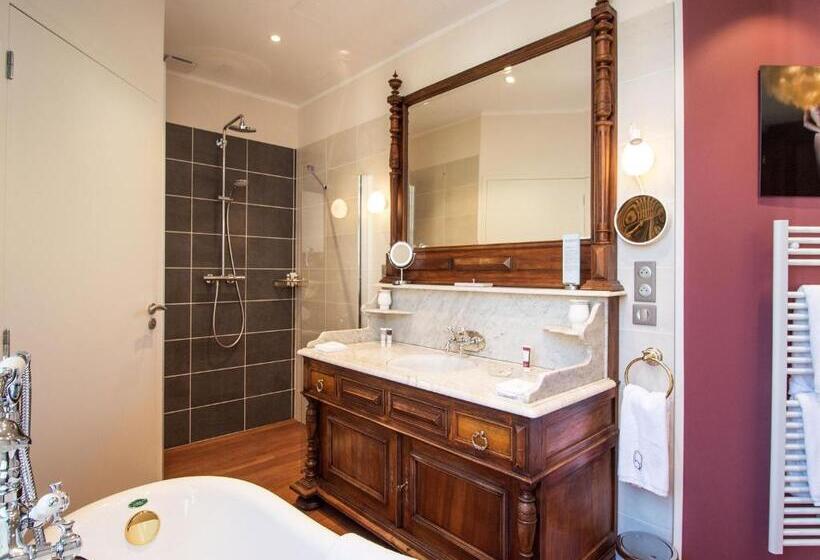 سوییت با چشمانداز باغ, Des Quinconces