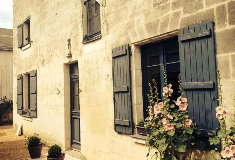 Talo 2 Makuuhuonetta, Château De Candes   Art & Spa