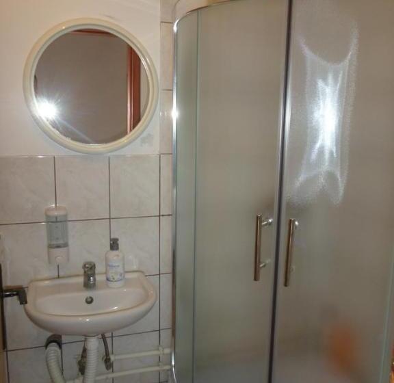 اتاق استاندارد سه نفره, Apartmani I Sobe Okuka