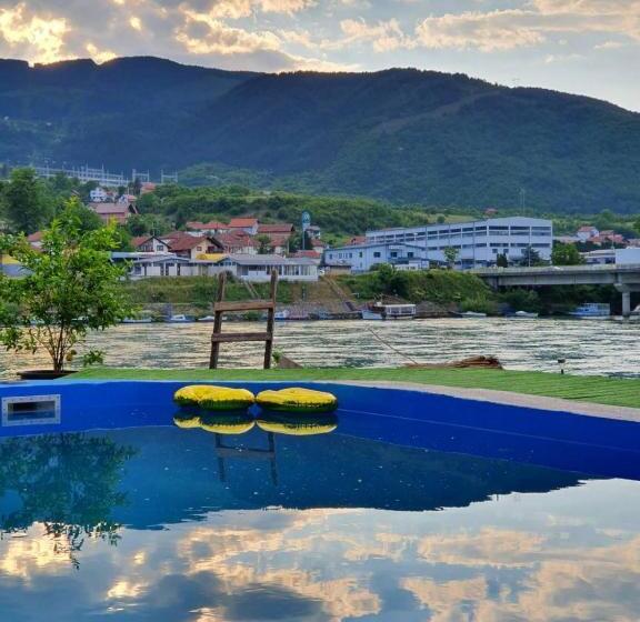 اتاق استاندارد سه نفره, Apartmani I Sobe Okuka