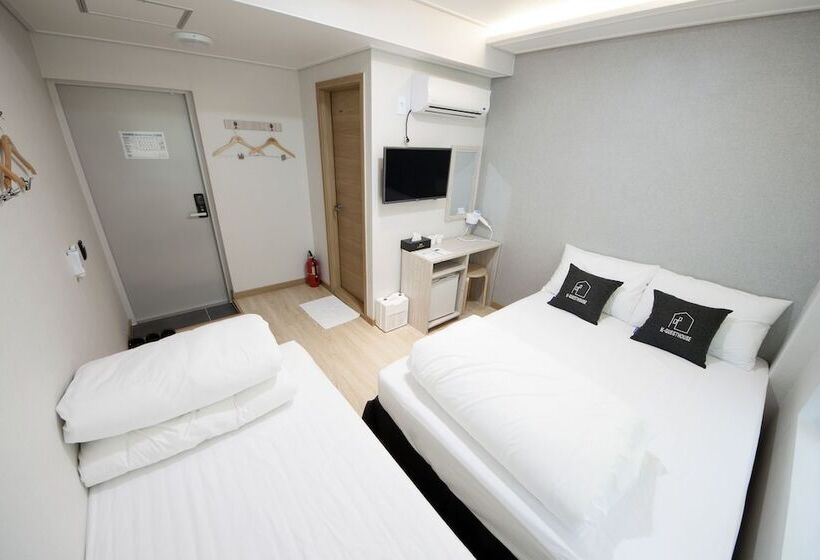 Номер Стандарт Трехместный, K Guesthouse Premium Busan 1