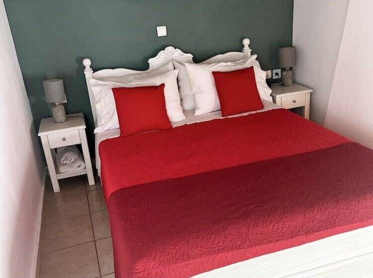 سوئیت کلاسیک, Skandalis Traditional Suites