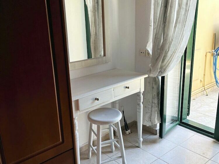 سوئیت کلاسیک, Skandalis Traditional Suites