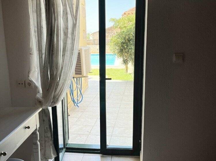 سوئیت کلاسیک, Skandalis Traditional Suites