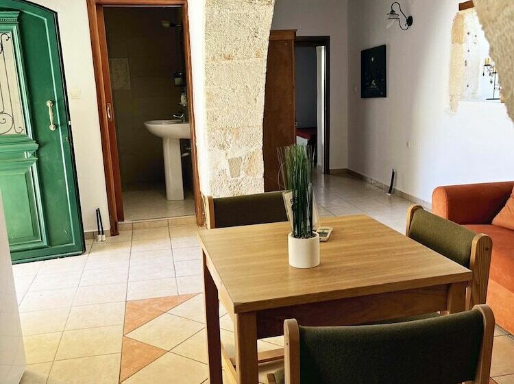 سوئیت کلاسیک, Skandalis Traditional Suites