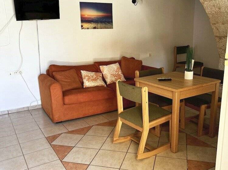 سوئیت کلاسیک, Skandalis Traditional Suites