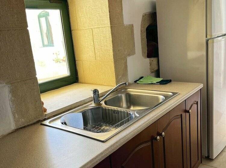 سوئیت کلاسیک, Skandalis Traditional Suites