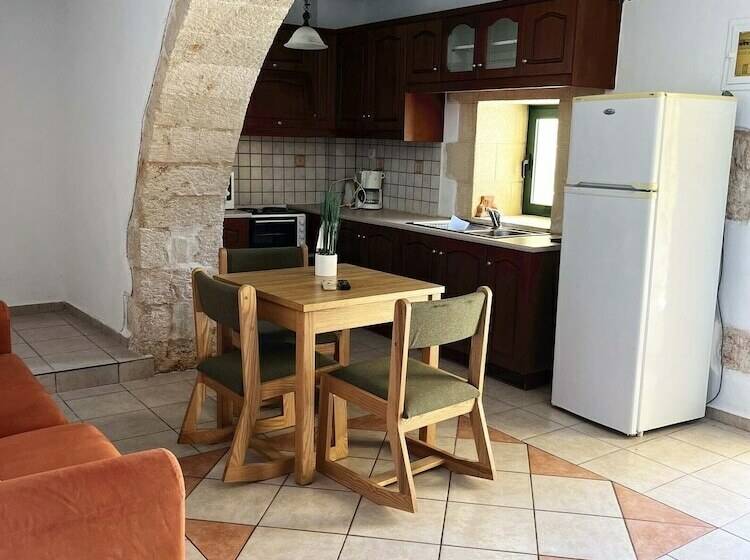 سوئیت کلاسیک, Skandalis Traditional Suites