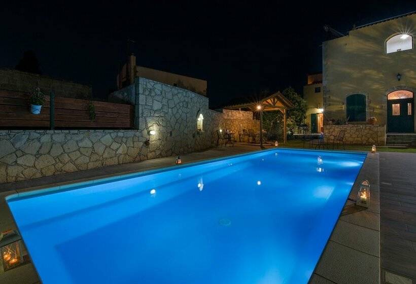 سوئیت کلاسیک, Skandalis Traditional Suites