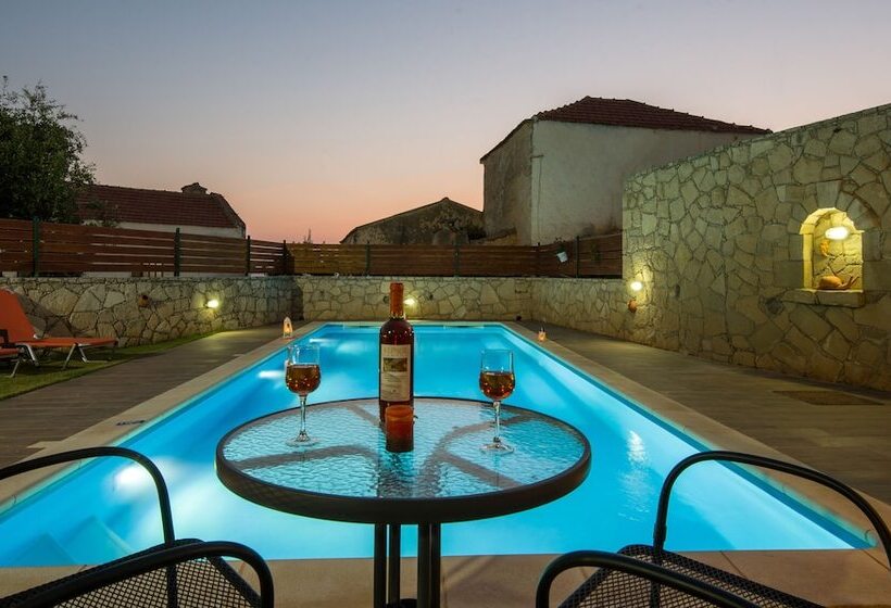 سوئیت کلاسیک, Skandalis Traditional Suites