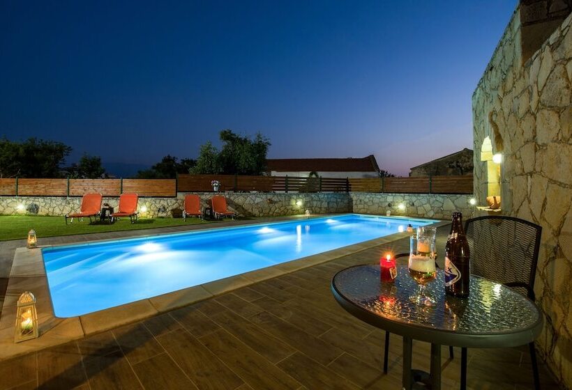 سوئیت کلاسیک, Skandalis Traditional Suites